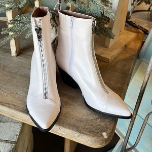 Jeffrey Campbell Landyn Zip Front White Bootie Pointed Toe Boots Size 11